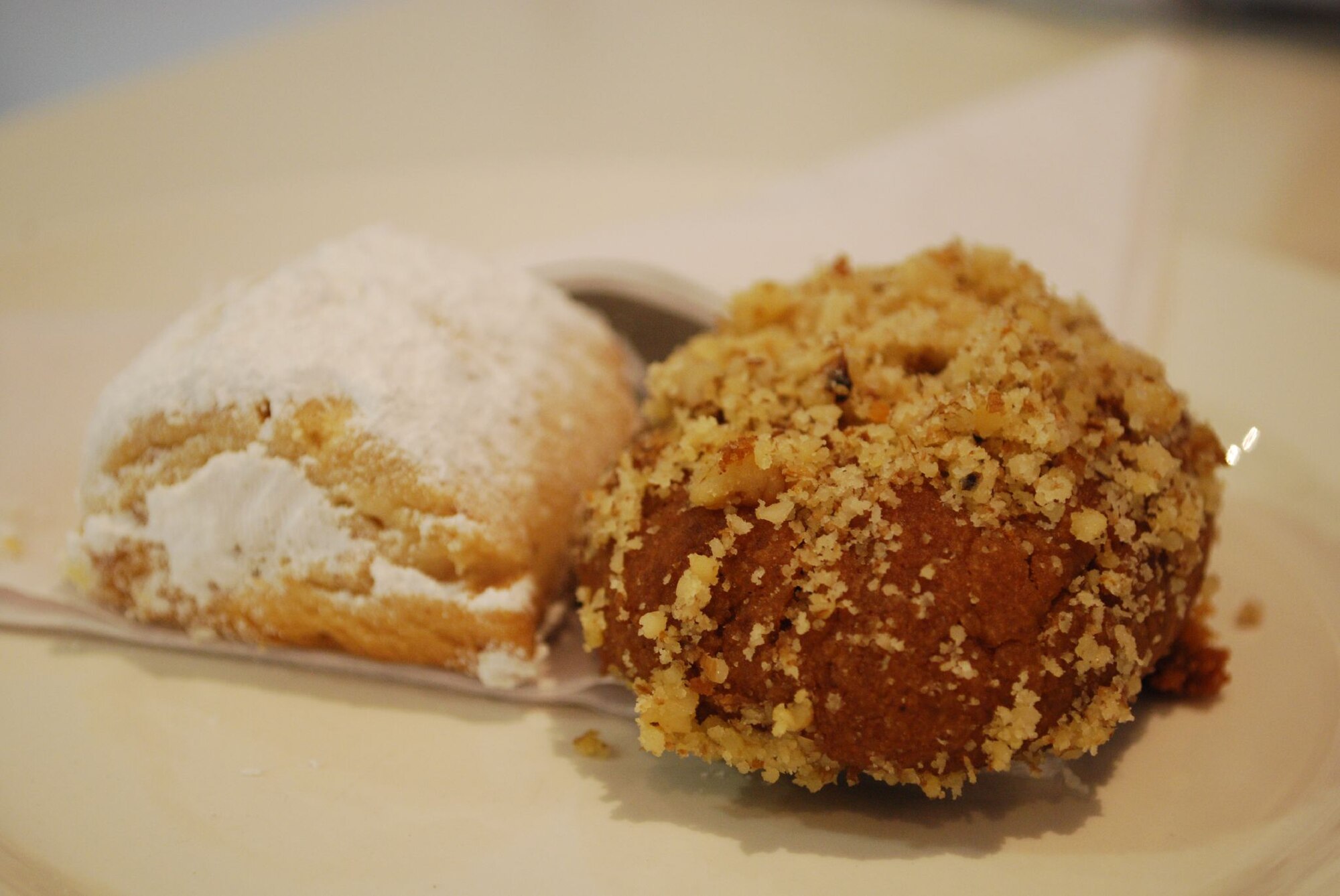 Kourabies on the left and melomakarono on the right