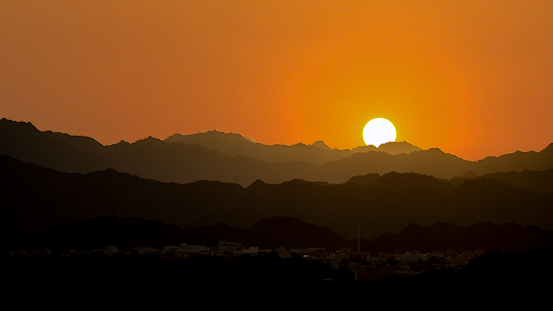 a sunset over the mountain 