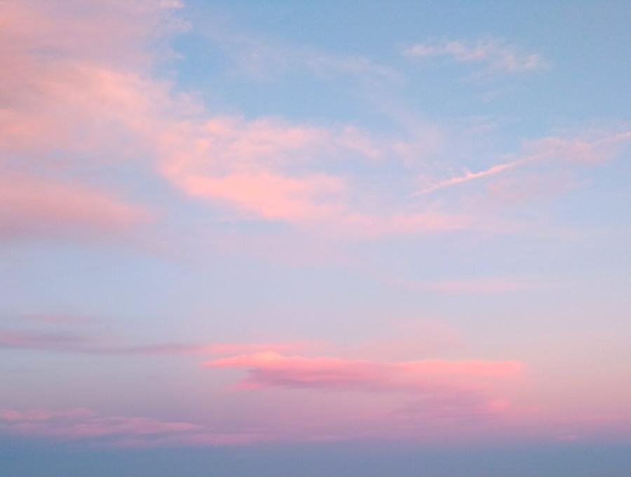picture of a sky with pink hues