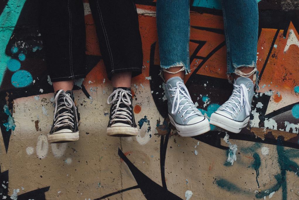 teenagers wearing converse